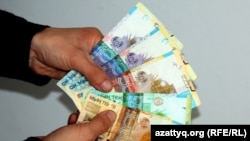 Казахстанская валюта - тенге. Иллюстративное фото.