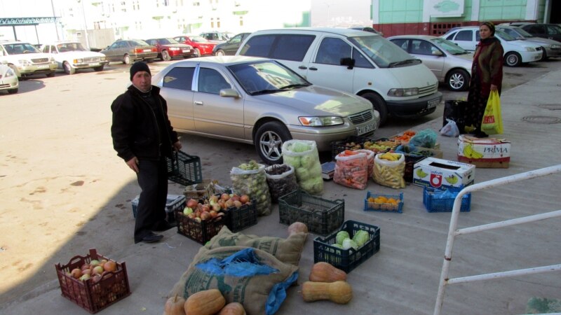 Ilatyň alyjylyk ukybynyň peselmegi bilen Aşgabadyň bazarlarynyň 'bazary sowuldy'