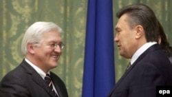 Франк-Вальтер Штайнмаєр (л) уже зустрічався з Віктором Януковичем (п), на той час прем’єром, у Києві 6 лютого 2007 року