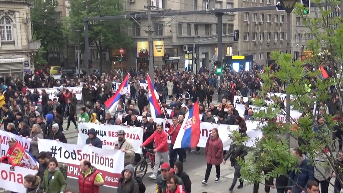 Thousands In Belgrade Protest Against Vucic