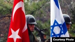 Турецкий почетный караул с флагами Израиля и Турции 