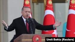 Түркиянын жаңы президенттик мөөнөтүнө киришкен Режеп Тайип Эрдоган. 9-июль, 2018-жыл