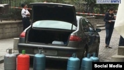 Обнаруженная в центре Парижа машина с газовыми баллонами 