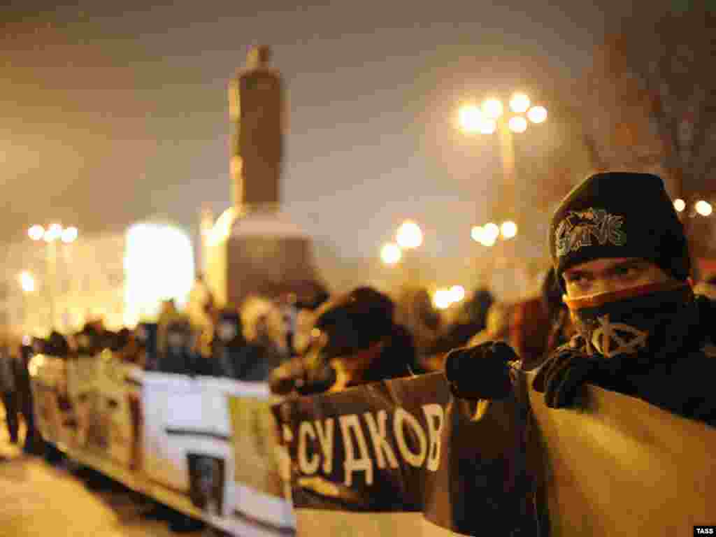 Demonstrators commemorate the second anniversary of the murder of lawyer Stanislav Markelov and journalist Anastasia Baburova during a march in Moscow's Tverskoi Boulevard. Markelov, formerly Anna Politkovskaya's lawyer, was shot dead in the street in January 2009, shortly after a press conference where he spoke out against the early release of Colonel Yury Budanov, who had been convicted of murdering Elza Kungayeva. Photo by Aleksei Filippov for ITAR-TASS