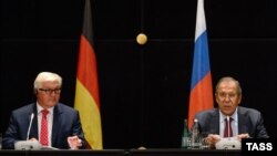 Șefii diplomațiilor rusă și germană, Sergei Lavrov și Frank-Walter Steinmeier, la conferința comună de presă