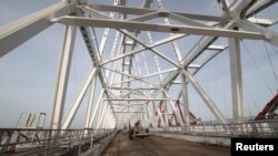 Podul în construcție în Crimeea