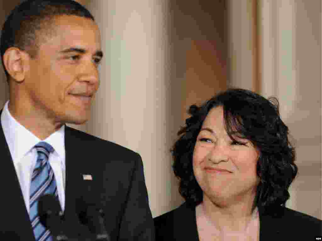 SAD - Obama predstavio Sonia Sotomayor - Predsjednik SAD Barack Obama predstavio je kandidatkinju za sudiju Ustavnog suda, 54-verogodišnju Soniu Sotomayor. Ako njen izbor bude potvrdjen biće to prvi sudija Ustavnog suda iz redova Latino manjine. 