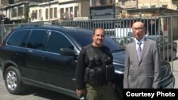 Қазақстанның Сириядағы консулы Бабыр Дәуренбек (оң жақта). Фото автордың жеке мұрағатынан алынды.