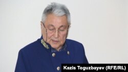 Судья Нариман Бегалиев на суде по делу гражданских активистов Серикжана Мамбеталина и Ермека Нарымбаева. Алматы, 18 декабря 2015 года.