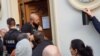 Ușa ambasadei din Luxemburg care s-a închis în fața celor câteva sute de români care așteptau să voteze la alegerile din 26 mai 2019