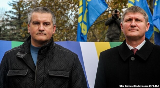 Михаил Шеремет (справа) и Сергей Аксенов. Симферополь, ноябрь 2014 года