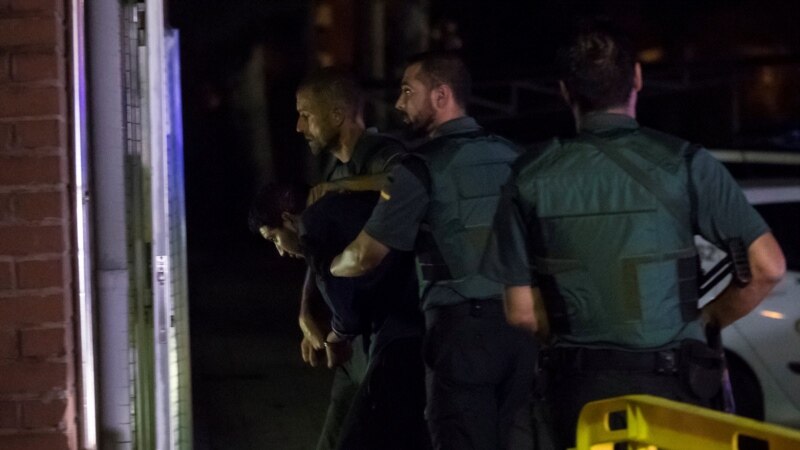 Подозреваемых в терактах в Каталонии доставили в суд 