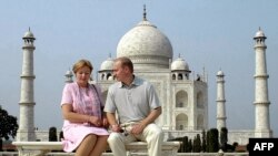 Архівне фото. Володимир Путін з колишньою дружиною Людмилою біля Тадж-Махала