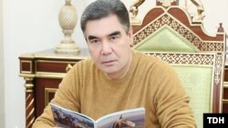 Türkmenistanyň prezidenti Gurbanguly Berdimuhamedow, TDH-nyň suraty.