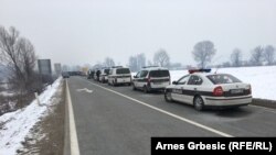 Policijske snage su poslane zbog blokade puteva