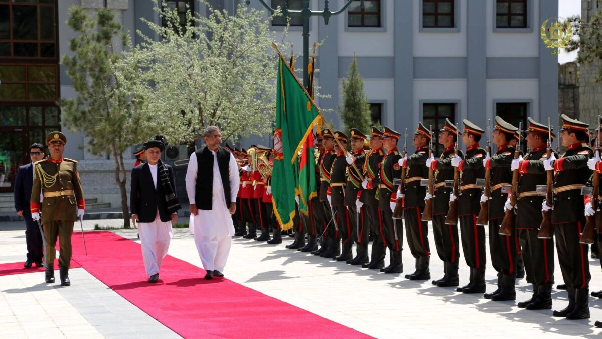 Pakistani PM Visits Afghanistan In Bid To Ease Tensions