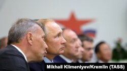 Вице-премьер Юрий Борисов и президент Владимир Путин 