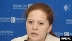 Лейла Рамазанова, Қазақстандағы адам құқықтары жөніндегі бюроның заңгері. Алматы, 23 маусым 2009 ж.