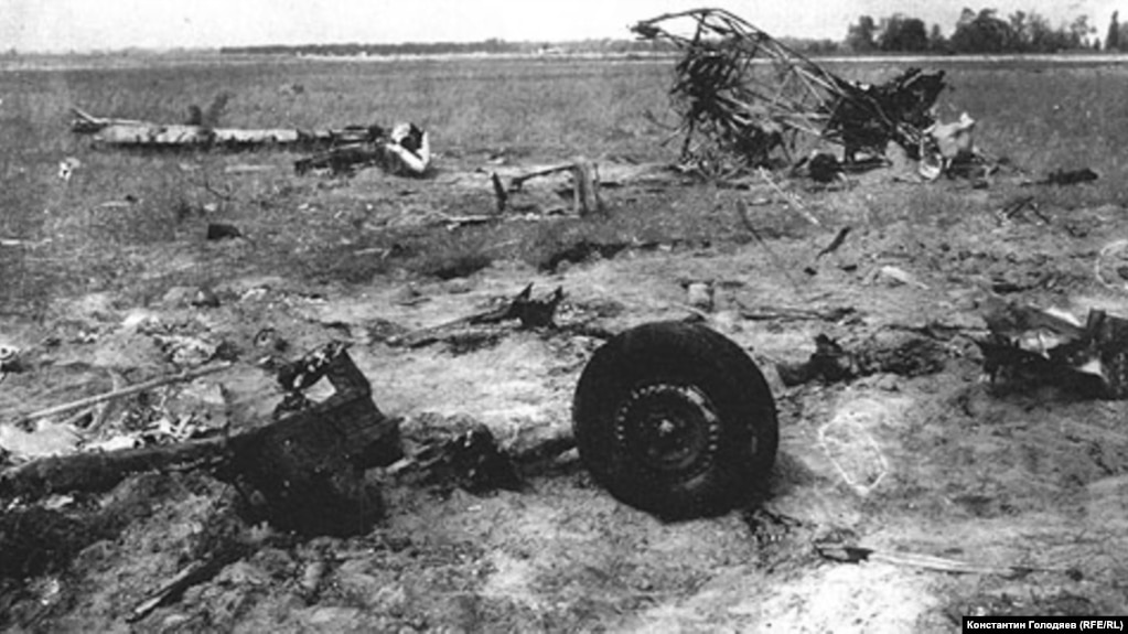 На месте аварии самолета Як-9