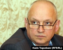 Лидер оппозиционной партии "Алга" Владимир Козлов. Алматы, 21 ноября 2011 года.