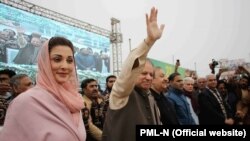 نوازشریف له خپل لور مریم شریف او نورو پلویانو سره