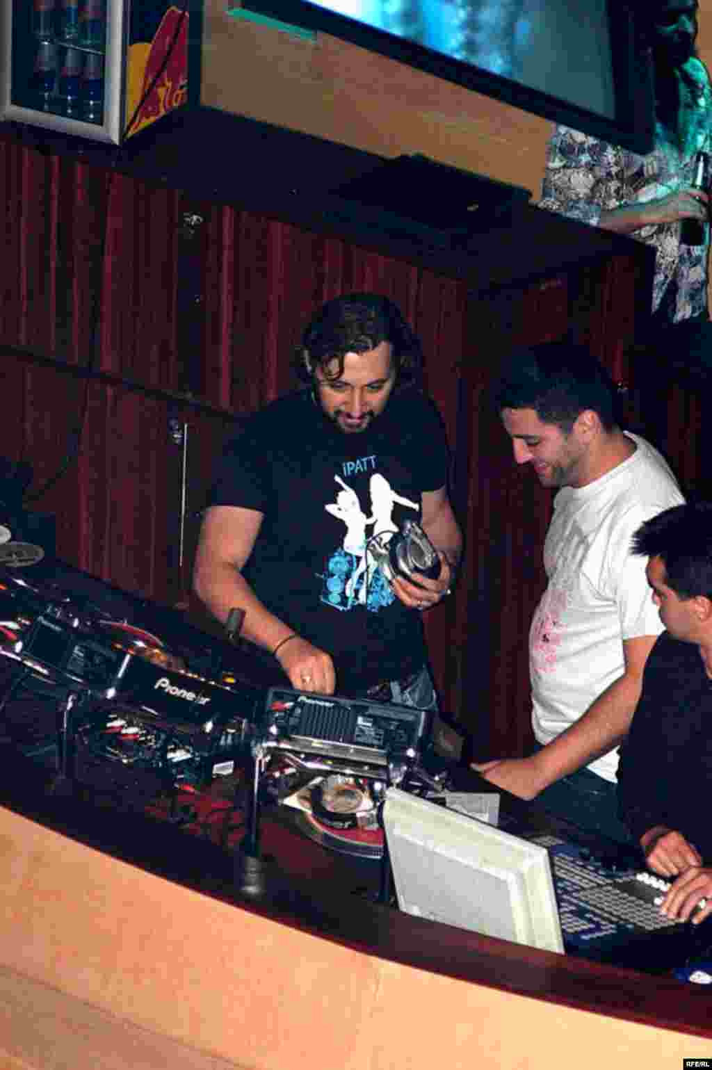 UAE, Deep Dish Concert at Club trilogy in Dubai, 04/15/2007