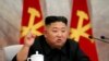 Kim Dzsongun valamikor 2020 májusában, ismeretlen helyen, a Munkáspárt Központi Katonai Bizottságának ülésén.