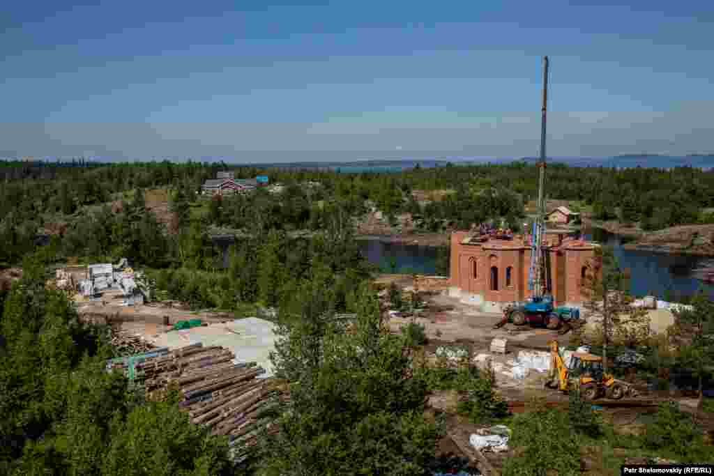Construction on Oboronny Island