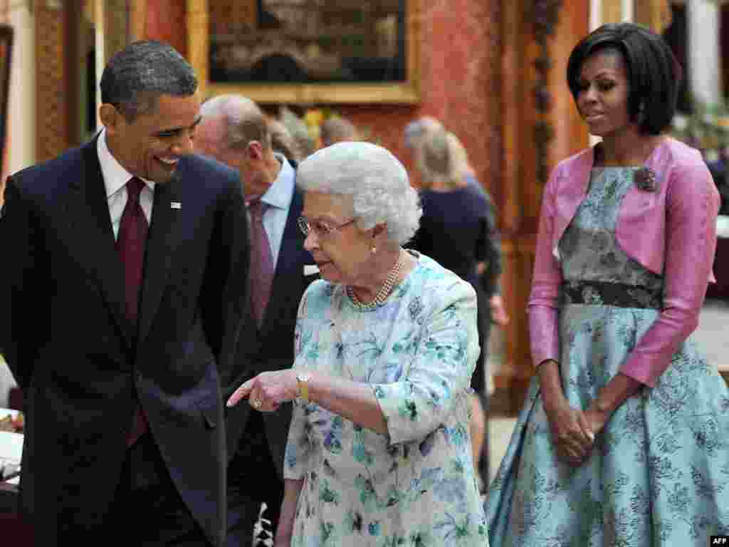 Presidenti Obama dhe Zonja e Parë gjatë vizitës në Londër, u takuan me Mbretëreshën Elizabetë II... 