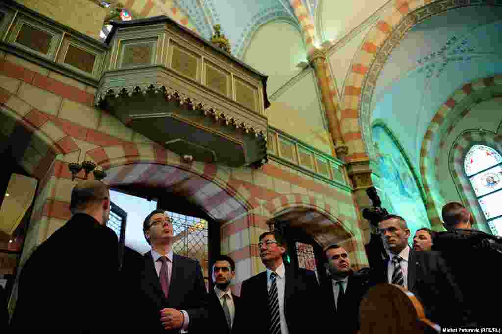 Premijer Republike Srbije Aleksandar Vučić tokom posjete Katedrali Srca Isusova u Sarajevu.