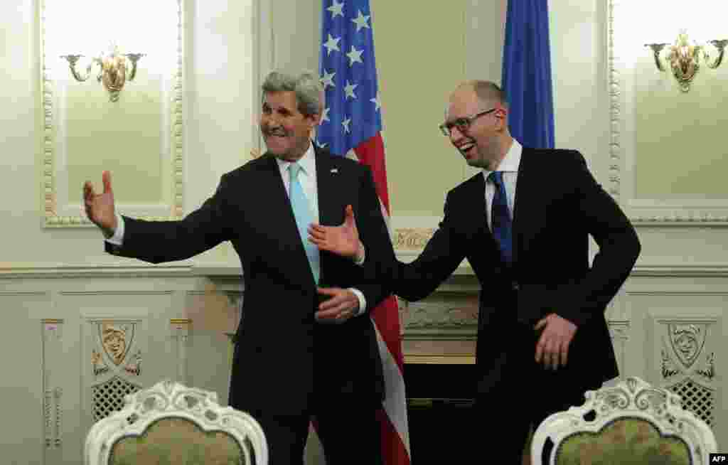 Ukrainian Prime Minister Arseniy Yatsenyuk (right) and U.S. Secretary of State John Kerry gesture prior to talks in Kyiv. (AFP/Andrew Kravchenko)