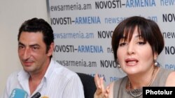 Արման Ավետիսյանը մամուլի ասուլիսում, արխիվային լուսանկար:
