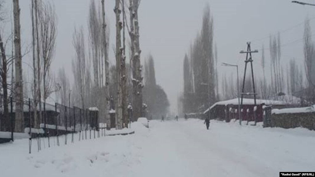 Житель Хорога оштрафован на 600 сомони за критику неубранных от снега улиц