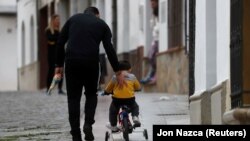 خروج مردم از خانه های شان در اسپانیا