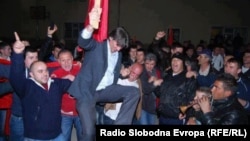 Новоизбраниот градоначалник на Струга Зиадин Села ја слави изборната победа.