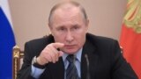 Владимир Путин на совещании с членами правительства РФ в Кремле