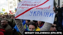 Під час «Маршу патріотів» під офісом президента України, Київ, 14 березня 2020 року