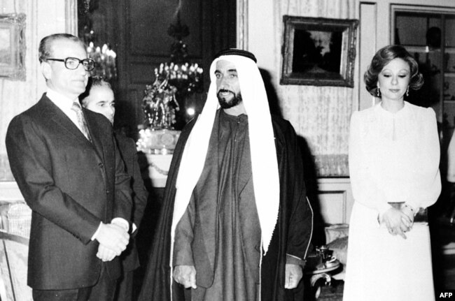 با شیخ زاید بن سلطان، رئیس امارات متحده عربی، در تهران/ ۱۹۷۵