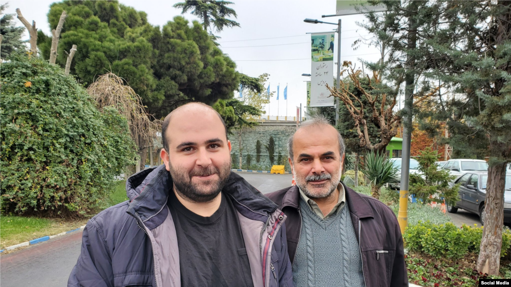 محمد مساعد پس از آزادی از زندان در کنار پدرش