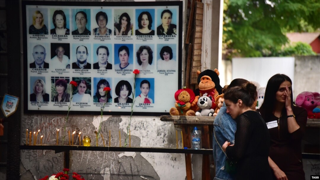 Jedno od prvih mesta koje su posetili bilo je Beslan. Foto: Sećanje na stradale u Beslanu