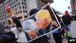 Плакат на акции протеста против избрания Дональда Трампа в Вашингтоне