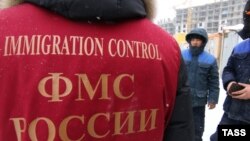 Рейд сотрудников ФМС в Москве (архивное фото)