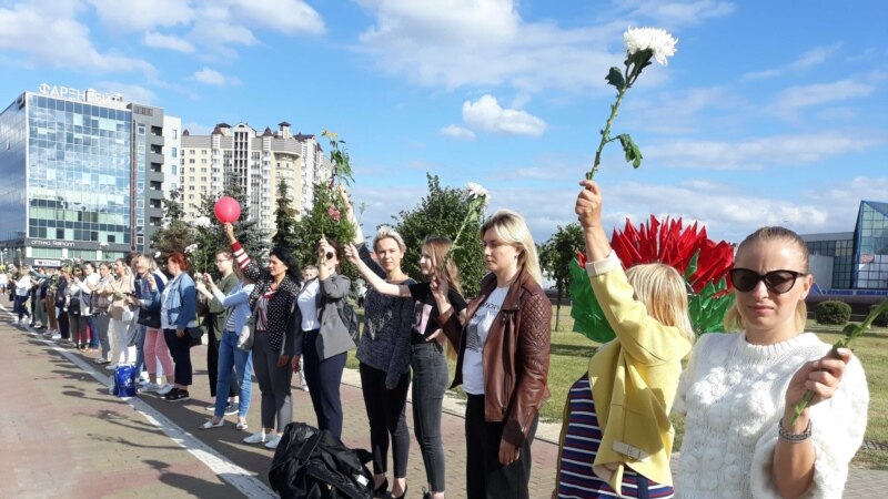 Mii de protestatari au format lanțuri umane în Belarus demonstrând împotriva controversatelor alegeri prezidențiale