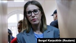 Some political observers see Ksenia Sobchak’s bid for the Russian presidency as little more than Kremlin window dressing to add legitimacy to Vladimir Putin’s reelection. (file photo)