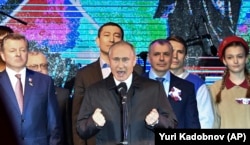 Vladimir Putin, în timpul unui discurs în Crimeea din 2019. Anexarea ilegală a regiunii a răcit relațiile Rusiei cu NATO.
