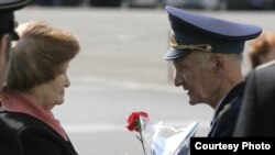Традиционно в День скорби ветераны собираются в зале героев мемориала и поминают память погибших во время Великой отечественной войны