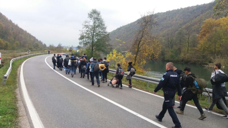 Cazin: Migranti krenuli prema graničnom prelazu
