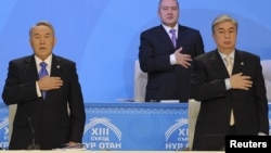 Нурсултан Назарбаев (слева) и Касым-Жомарт Токаев в 2011 году.