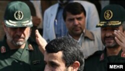 آقای احمدی نژاد، اظهارات تازه را در جمع تعدادی از بسيجيان در «کنگره مرکزی يادواره شهيد فهميده» بیان کرد.