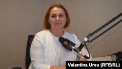 Stela Grigoraș în studioul Europei Libere la Chișinău